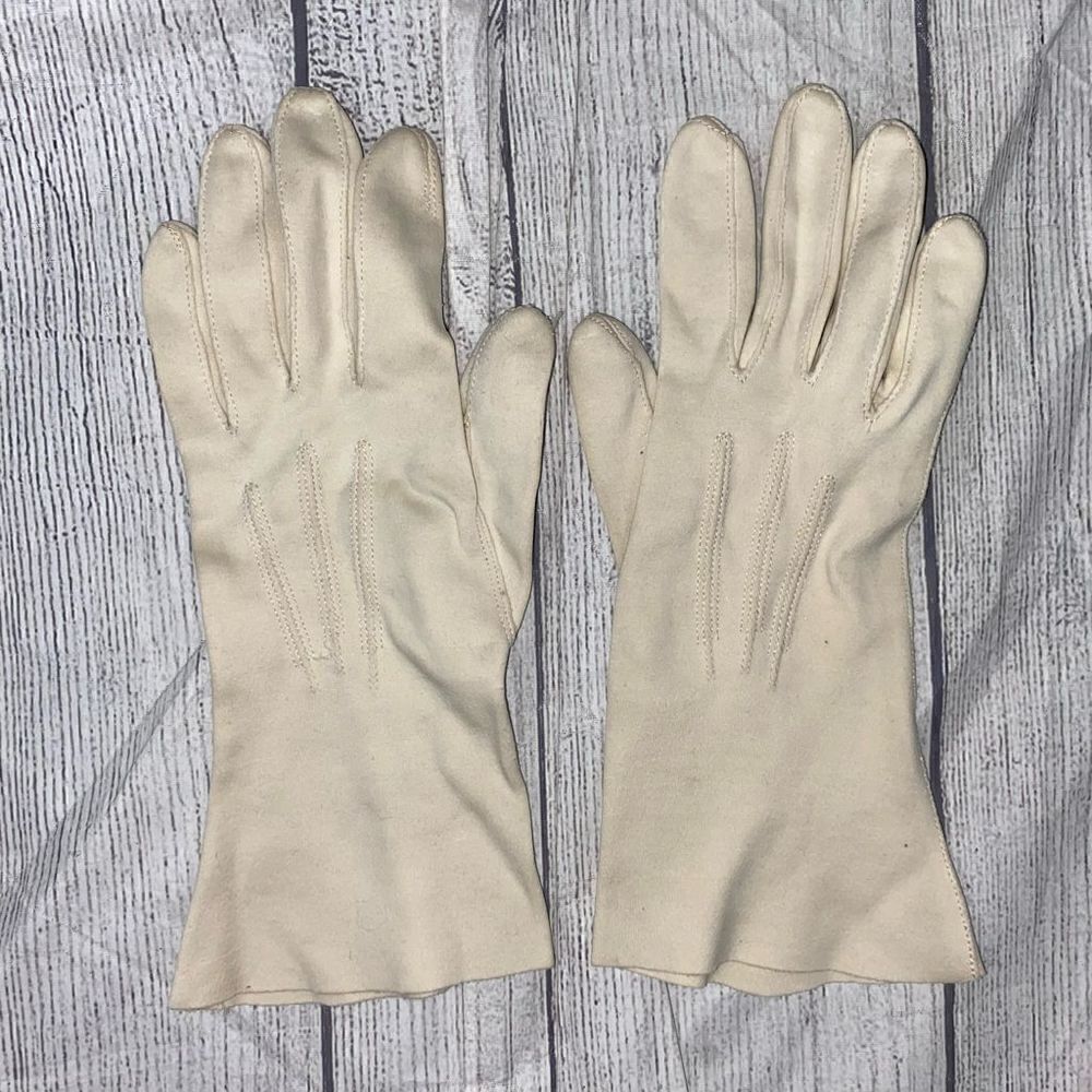 Vintage girls gloves beige color w/embroidered stitching sz small